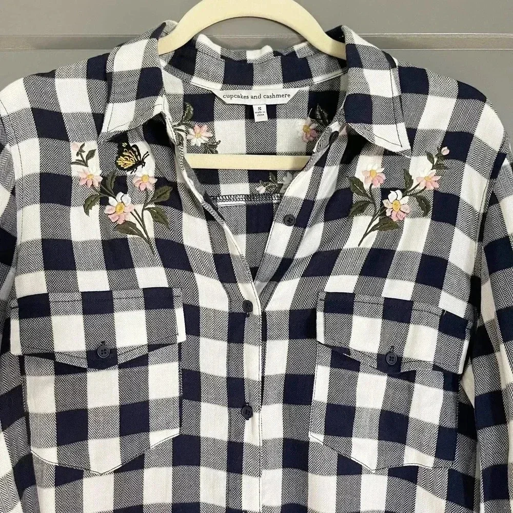Cupcakes And Cashmere Check Floral Embroidery Collared Button Down Shirt Small - Picture 4 of 11